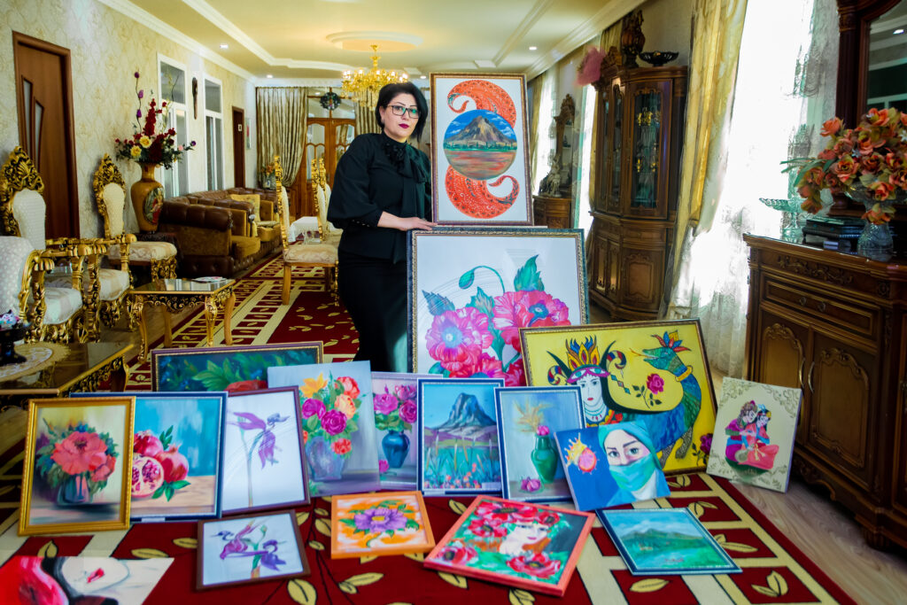 A childhood dream come true: 25 years later Yagut Akhmedova from Nakhchyvan starts painting again
