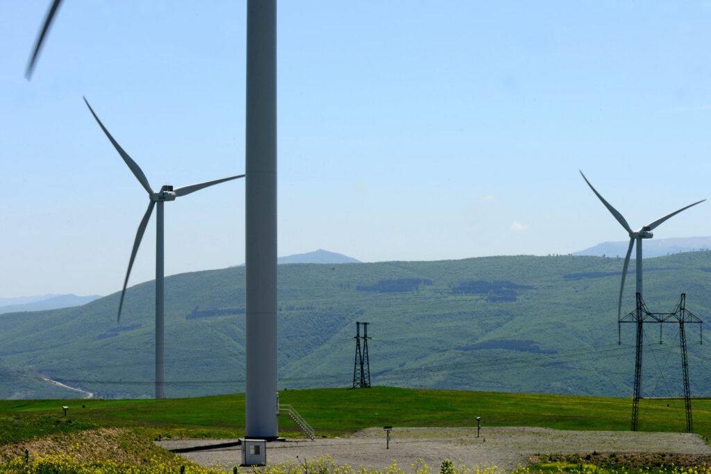Ветряная электростанция в грузинском Гори успешно генерирует возобновляемую энергию
