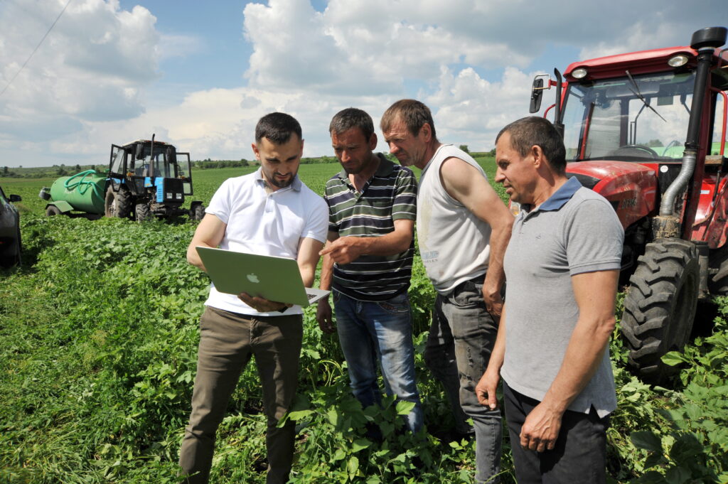 Сельское хозяйство на экране смартфона. Как малый агробизнес Молдовы осваивает цифровые технологии