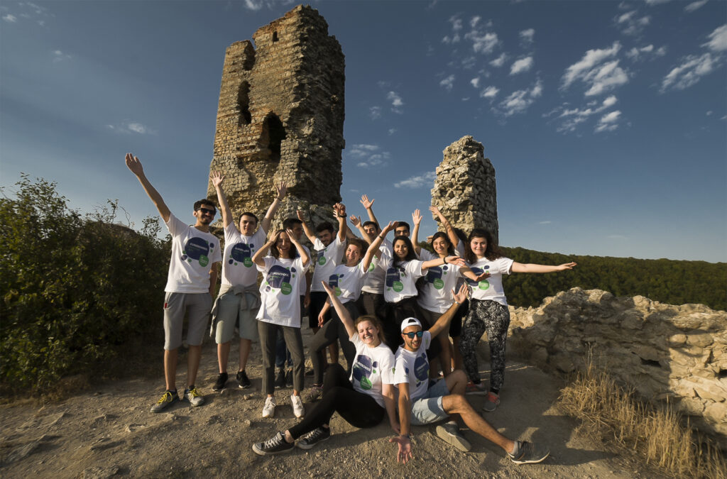 Евро-школа в Галаалты: мотивируя и вдохновляя молодежь на успех