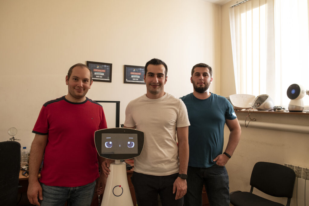 Aрмянские предприниматели готовы вывести на рынок свою новую разработку, робота бизнес-помошника, благодаря помощи от Евросоюза