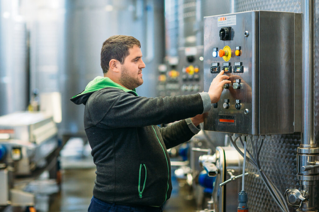 Винодельческий завод Шилда: энергоэффективный винный завод в Грузии