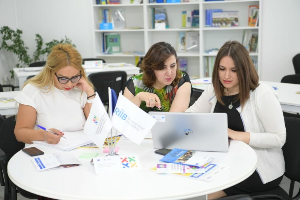 Разрушая стереотипы: как в Азербайджане учителей готовят к работе с детьми с инвалидностью