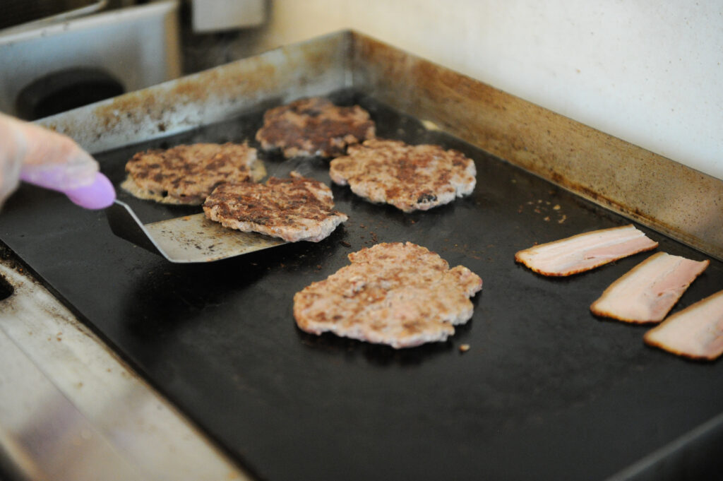 Изысканные гамбургеры теперь можно попробовать в Гори при поддержке EU4Youth