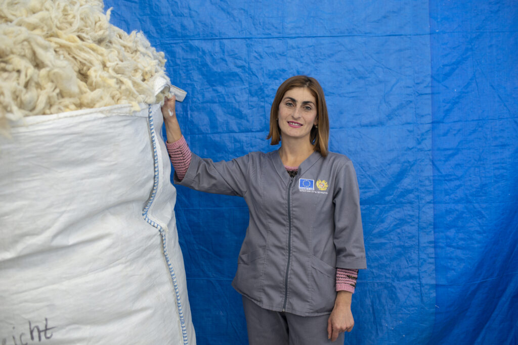 Фабрика по переработке шерсти, основанная ЕС, создает рабочие места в Армении