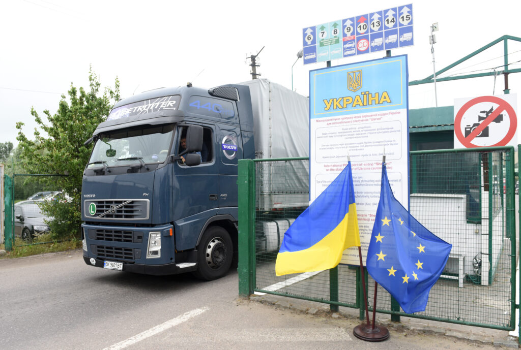 Ukraine: How to keep visa-free travel to the EU and what to do with rejections on the border