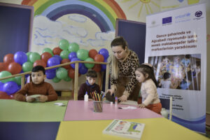 Глоток свежего воздуха. Как ЕС и ЮНИСЕФ помогают создавать в Азербайджане центры для детей с ограниченными возможностями