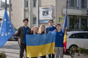Proiecte care unesc: Tineri Ambasadori Europeni din Moldova au trimis un lot de ajutor umanitar spre Cernihiv