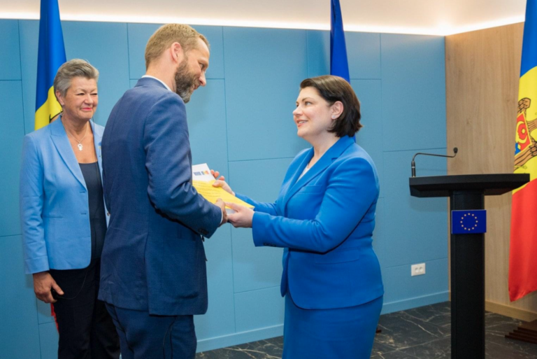 Republica Moldova a transmis a doua parte a chestionarului de aderare la UE 