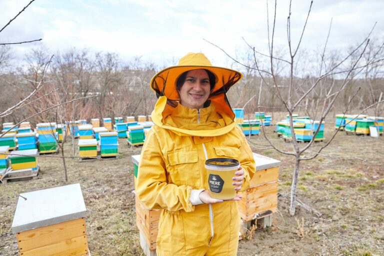 The women who tamed the bees: how to develop business in a traditionally male area