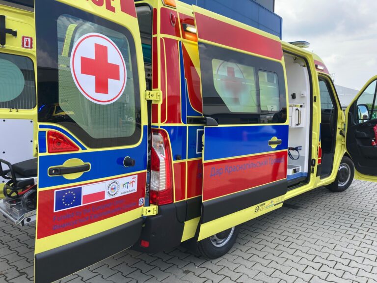 ЕС пожертвовал 25 машин скорой помощи областным больницам в Украине