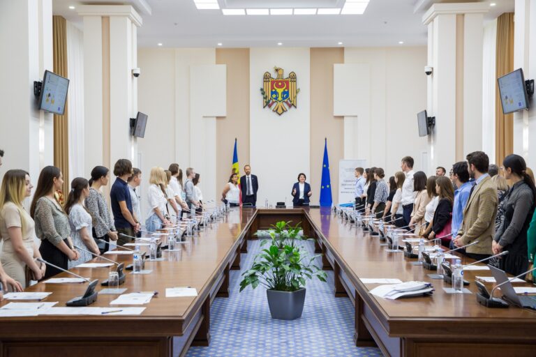 Студенты и выпускники вузов пройдут стажировку в госучреждениях Молдовы при поддержке ЕС