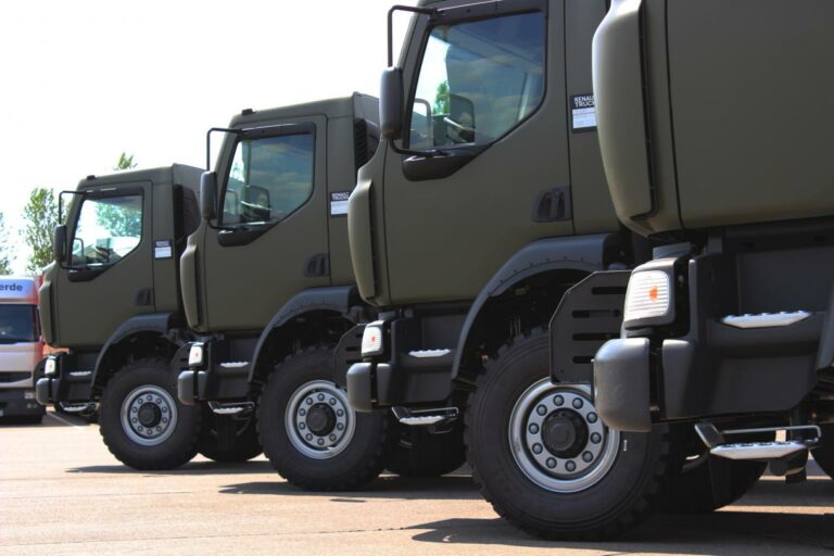 ЕС направил украинской армии более 90 грузовиков повышенной проходимости