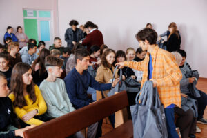 Из Окницы в Европу: Послы европейской молодежи рассказали ученикам молдавского лицея о возможностях в ЕС  