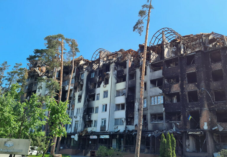 Украина: новая программа грантов поможет восстановить пострадавшие от войны дома