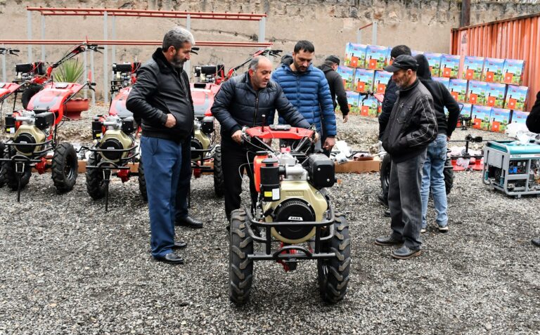 Farmers in Armenia get equipment from EU project