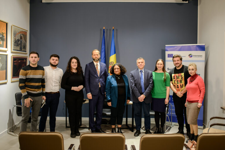 Șase organizații ale societății civile și mass-media din Moldova vor primi finanțare din partea UE pentru a lupta împotriva dezinformării  