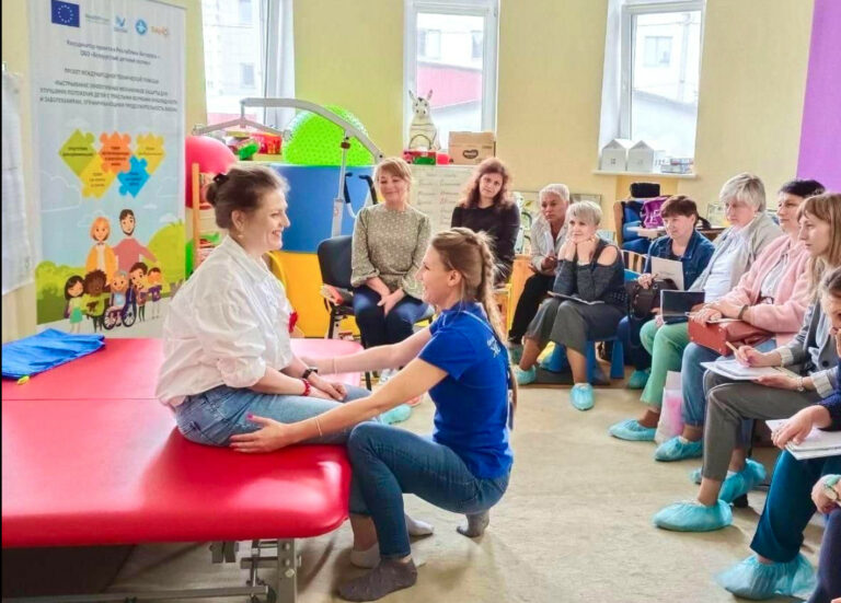 Беларусь: финансируемый ЕС проект оказал помощь 1 137 семьям с тяжелобольными детьми