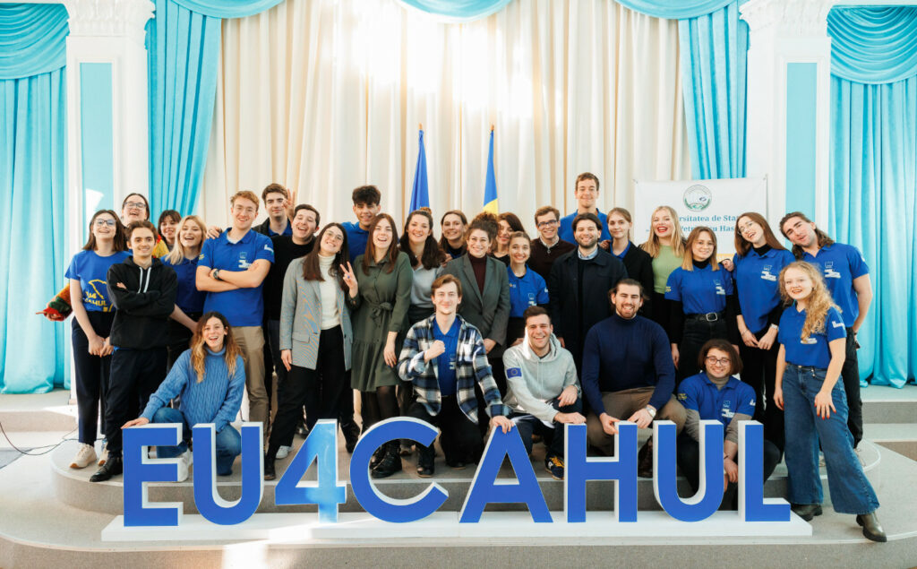 More European Union in Cahul: Young European Ambassadors meet local youth and visit EU projects in Moldova 
