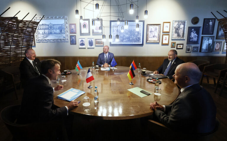 Leaders of Armenia and Azerbaijan meet Charles Michel, Olaf Sholz and Emmanuel Macron in Moldova  