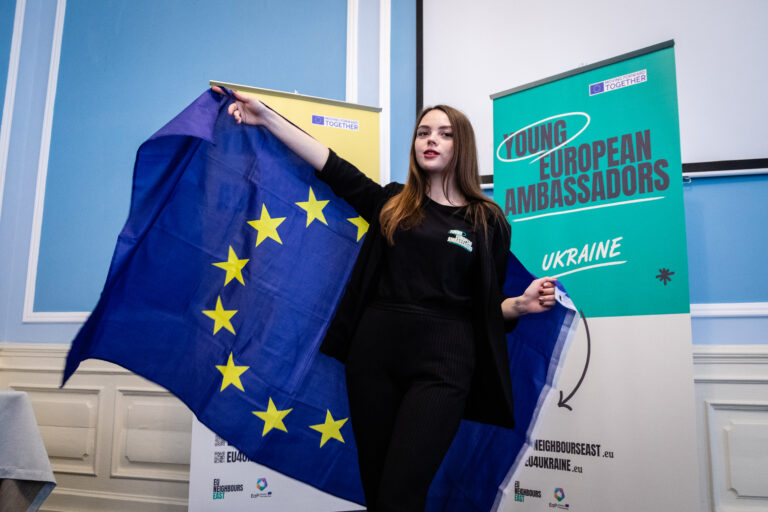 YEAs in Ukraine: Offline presentation ‘EU-funded opportunities for youth’ for ‘Career Weekend’ project in Kyiv