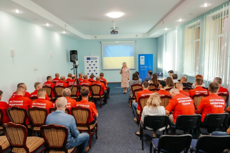 Украина: ЕС и ПРООН поддержали обучение техников скорой медицинской помощи в Чернигове 