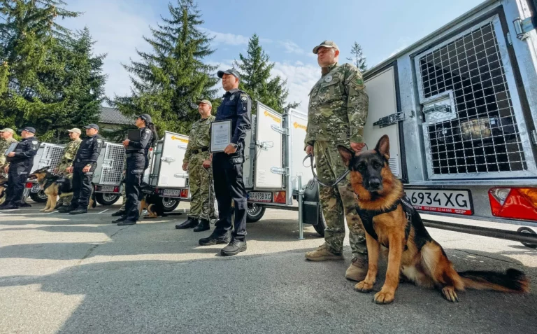 Национальной полиции Украине передали новые прицепы для полицейских собак