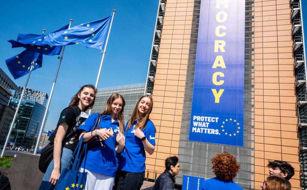 EU’s Blue Book traineeship programme opens to graduates from vocational education and training