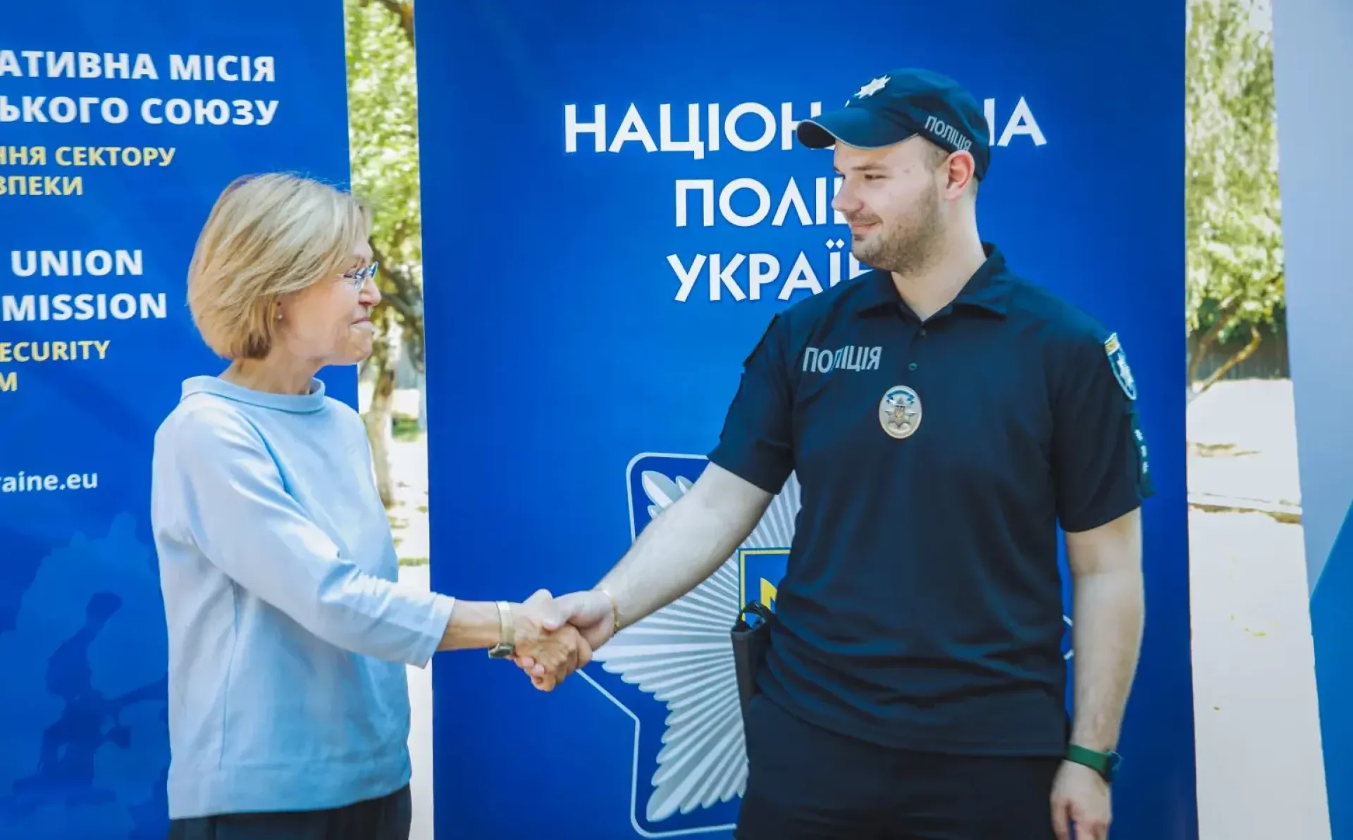 ЕС подарил украинским полицейским форму для массовых мероприятий 