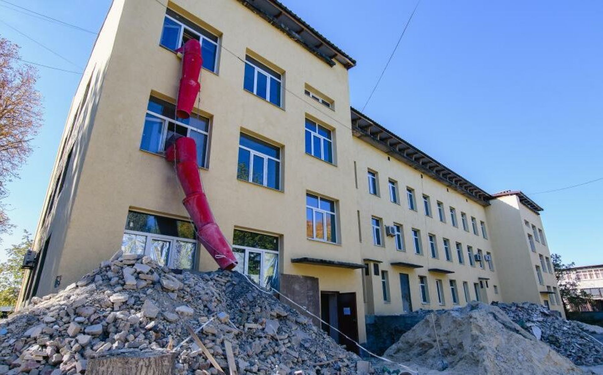ЄІБ допоможе відновити понад 11,5 тис. пошкоджених війною квартир в Україні