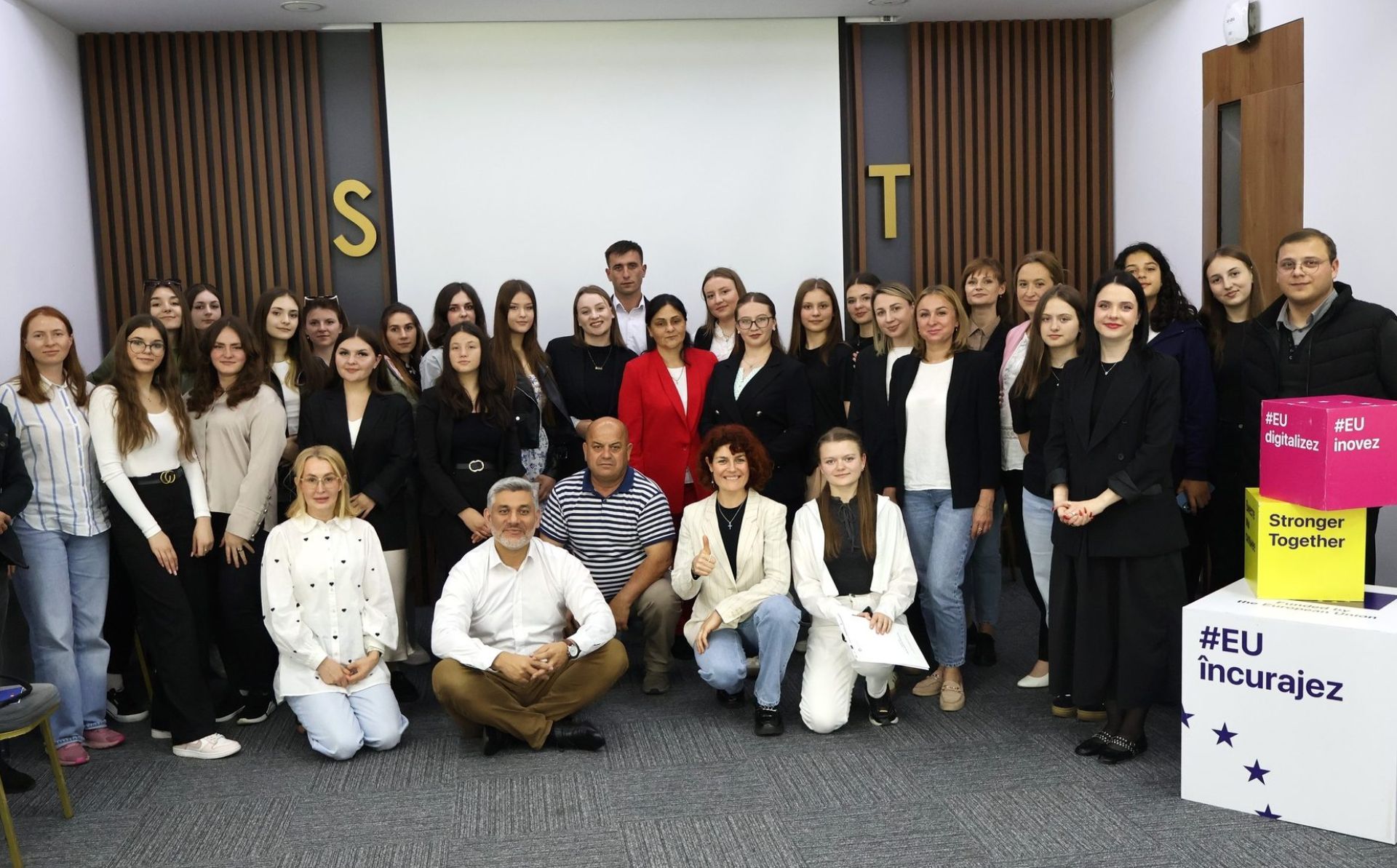 Forumul Tinerilor Influenceri, susținut de EU4Youth, sprijină tinerii din comunitățile mici ale Moldovei