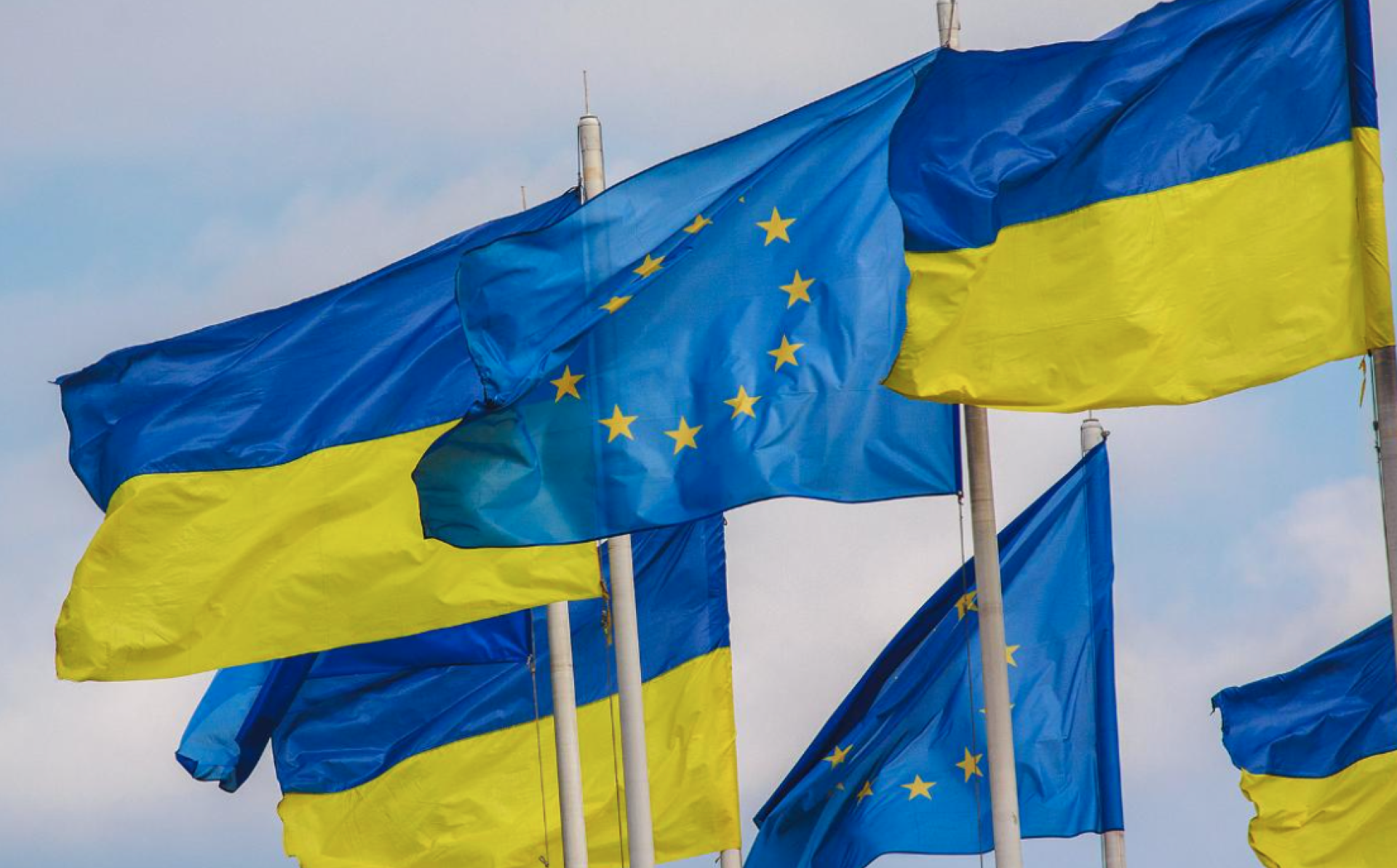 Еўрапейскі парламент прыняў заяўку Украіны на атрыманне статусу кандыдата