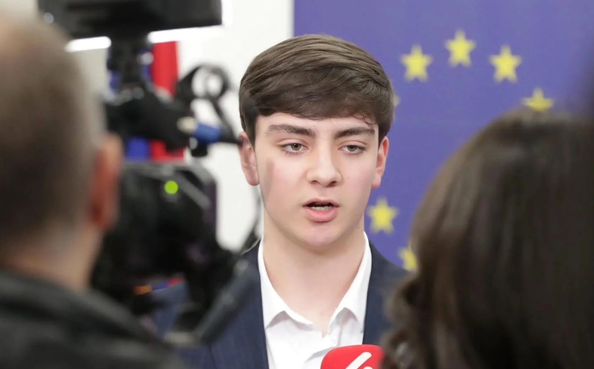 EU in Armenia: 17-year-old Srap Gevorgyan wins essay competition and spends a day with the EU Ambassador