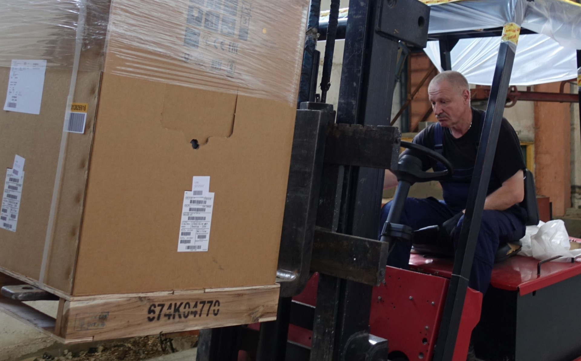 EU donates IT and communication equipment to PRAVO Police programme in Ukraine