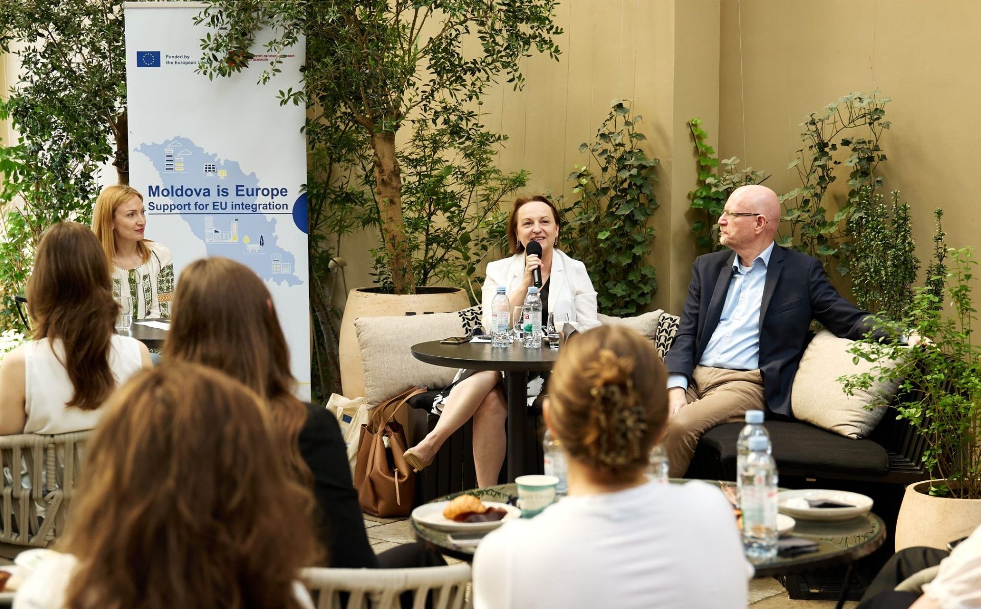 Sixty interns from EU-Moldova Joint Internship Programme meet with EU and Danish Ambassadors